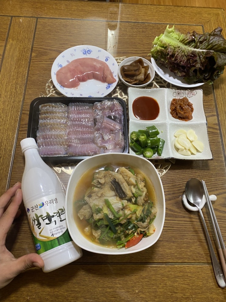  홍어파는언니 코가 뻥 뚫리는 흑산홍어 목포홍어 홍어탕거리로 만드는 홍어탕 군산쌀막걸리 함께하는 혼술안주 술안주