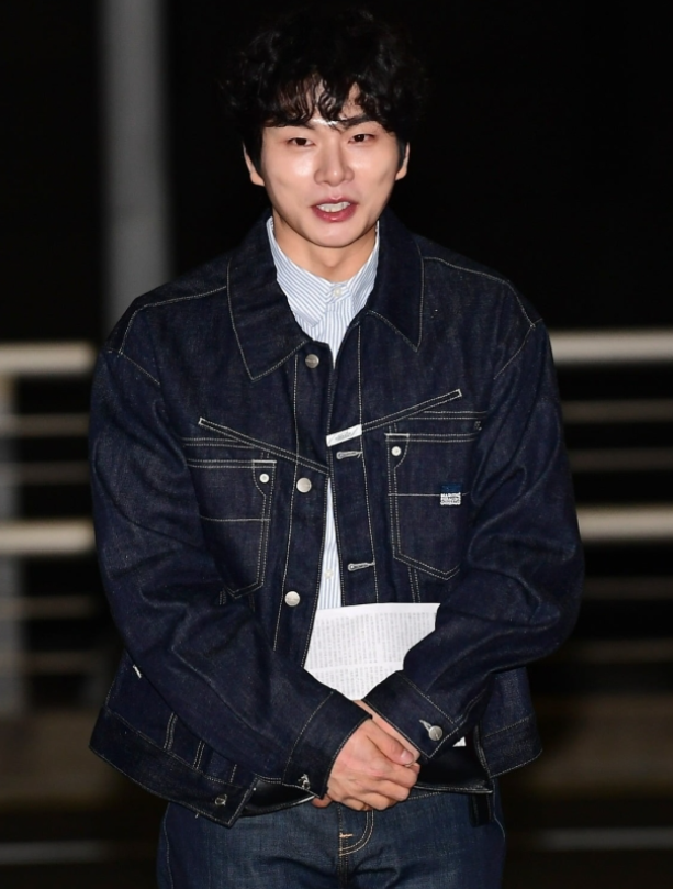 <b>이이경 면치기 논란</b> 해명에 쏠린 관심