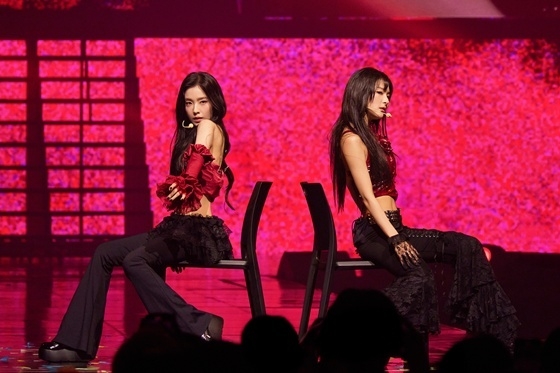 레드벨벳 <b>아이린</b>&<b>슬기</b>,  첫 단독 <b>콘서트</b> '밸런스' 성황리 마무리