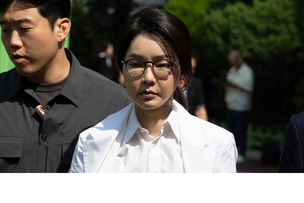 <b>김건희 여사</b>, 특검팀 구성 직전 <b>지병</b> 악화로 아산병원 <b>입원</b>
