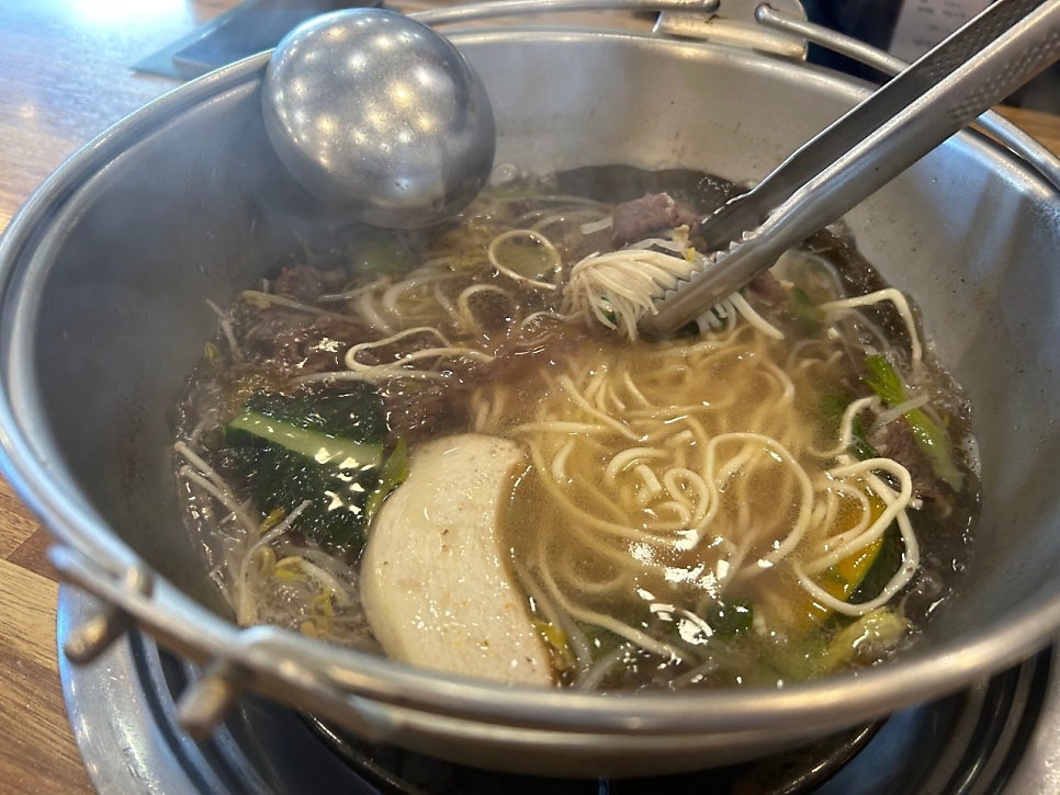 Myeongdongkalguksusyabeusyabeu Sinseoldongjeom photo 3