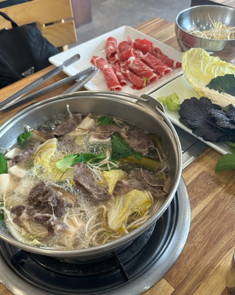 Myeongdongkalguksusyabeusyabeu Sinseoldongjeom photo 2