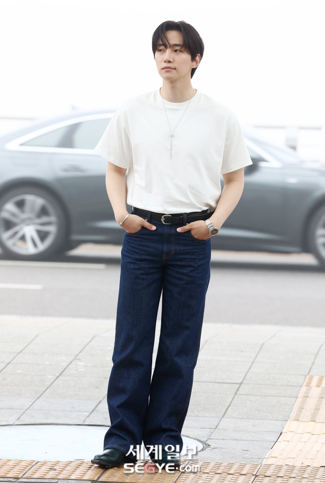  [공항패션]이준호 , 바르셀로나로 향하는 배우의 여유로운 순간 ️