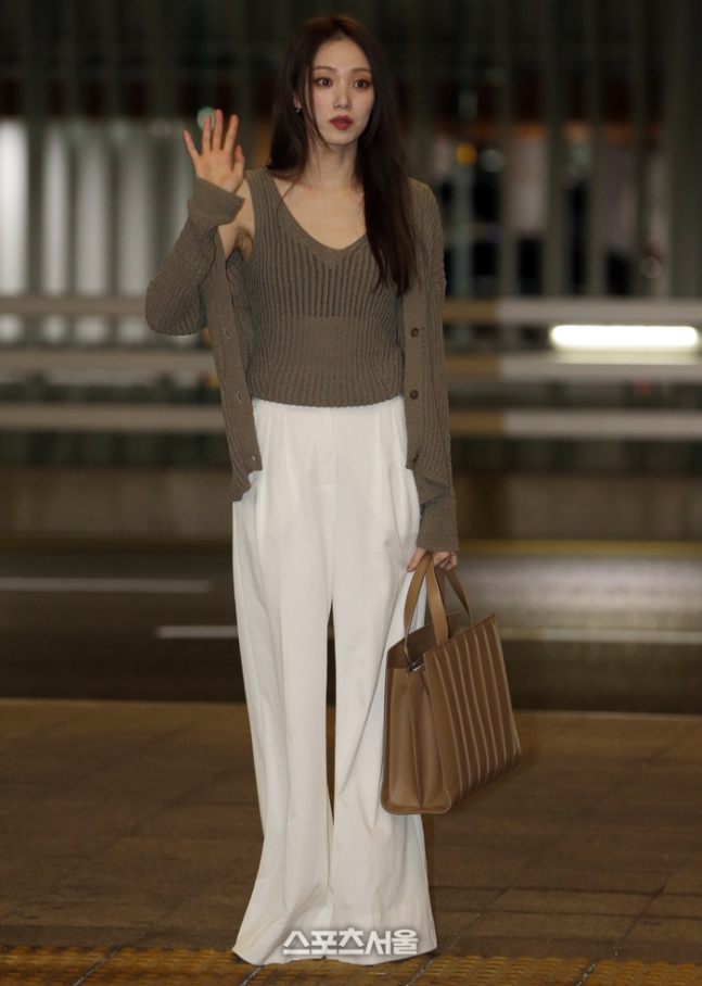  [공항패션] 이성경 , 인천공항이 런웨이 된 순간 막스마라 2025 S/S 완벽 소화