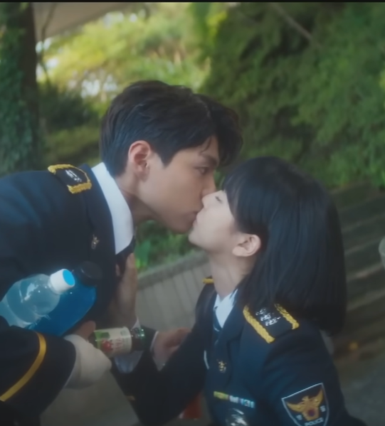 굿보이 박보검 김소현 키스 장면…기습 키스 몰입감과 설렘 다 잡았다