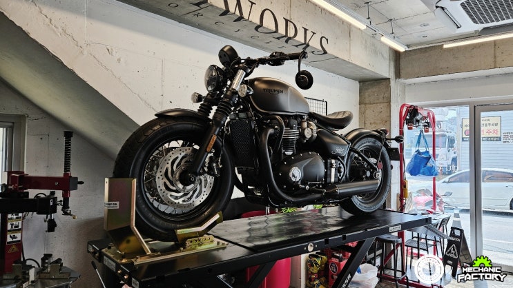 [콰시웍스] 트라이엄프(Triumph) 본네빌 바버(Bonneville Bobber) 하부 누유수리 부산경남김해 모터사이클