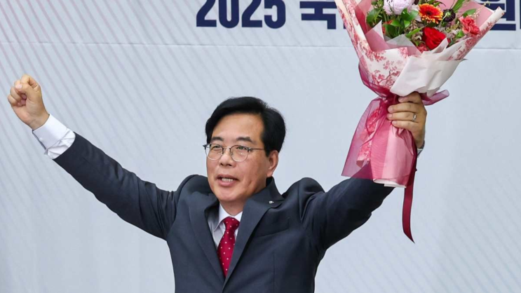 국민의힘 새 <b>원내대표</b> <b>송언석</b>