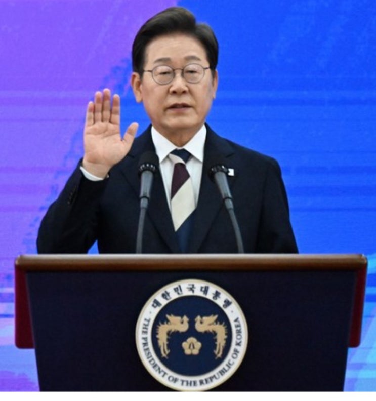 “<b>이재명 대통령</b>, 제헌절 ‘<b>국민 임명식</b>’ 연기 검토... 