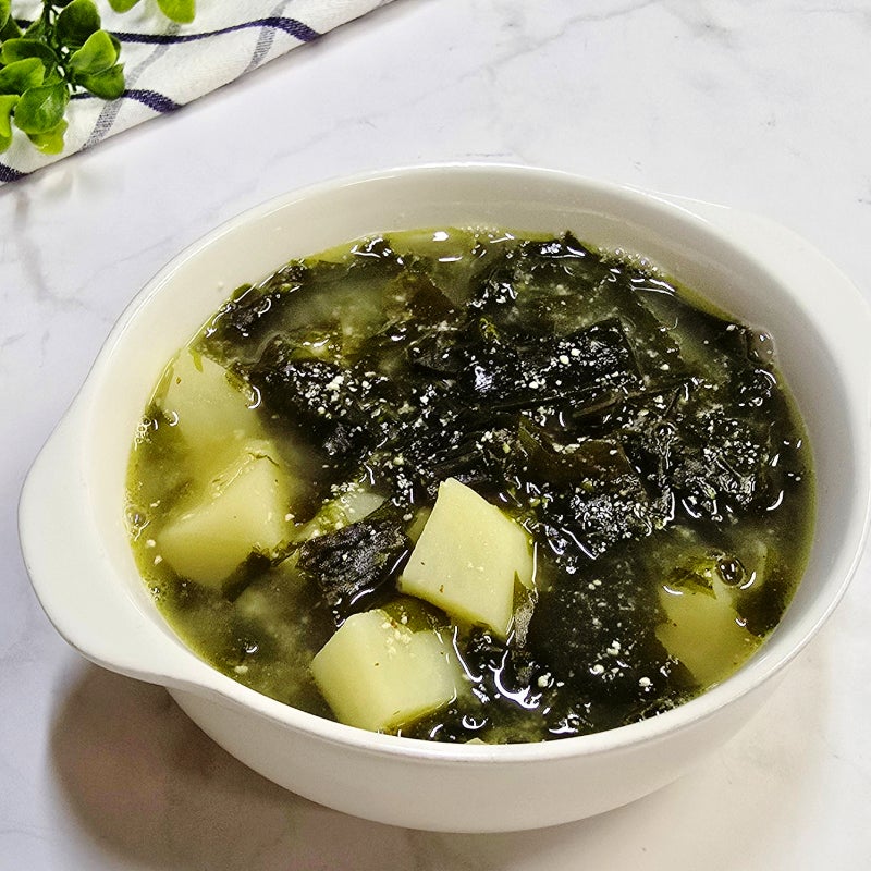 들깨미역국 끓이는법 맛있는 들깨 감자미역국 레시피
