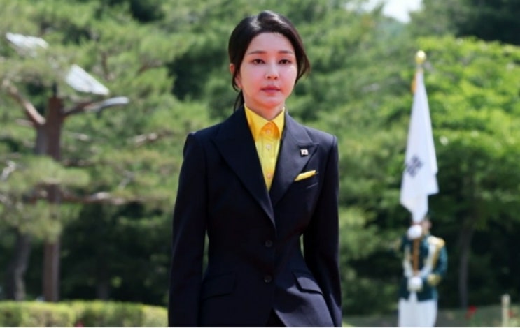 1.5합쳐 <b>김건희 여사</b>, 건강 악화로 서울아산병원 <b>입원</b>…정치권... 