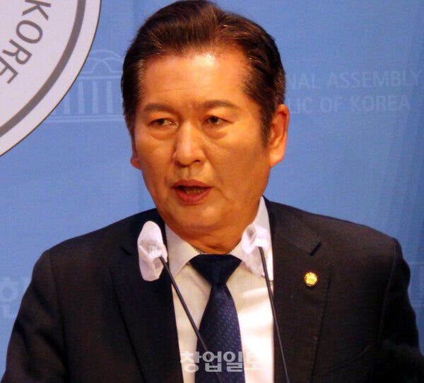<b>정청래</b> 더불어민주당 당대표... 정부 성공 위해 <b>정청래</b>가 나선다”