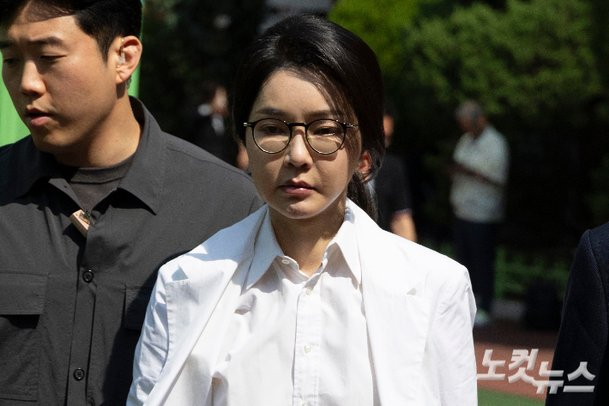 [속보] <b>김건희 여사</b>, 지병 <b>악화</b>로 서울아산병원 입원…<b>김건희</b>... 
