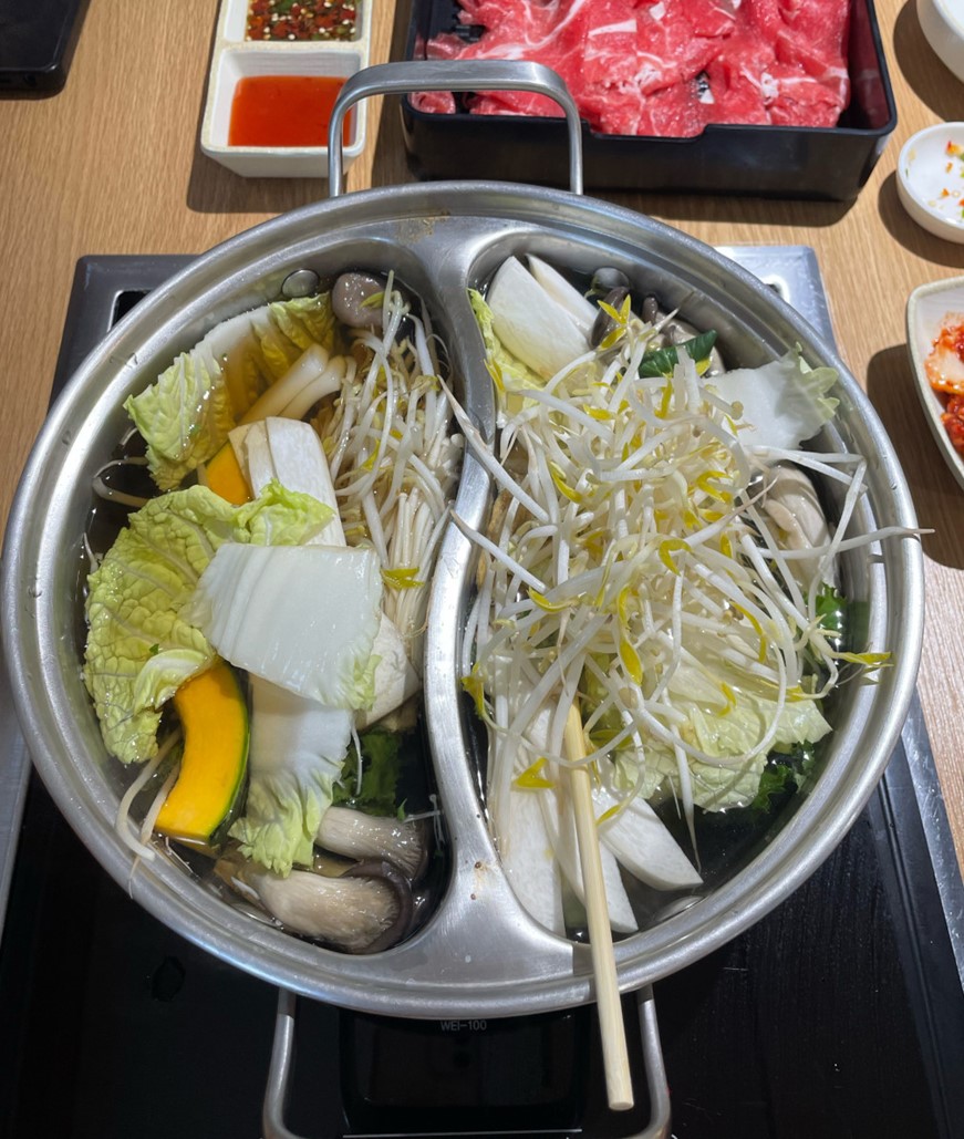 Myeongdongkalguksusyabeusyabeu Sinseoldongjeom photo 6