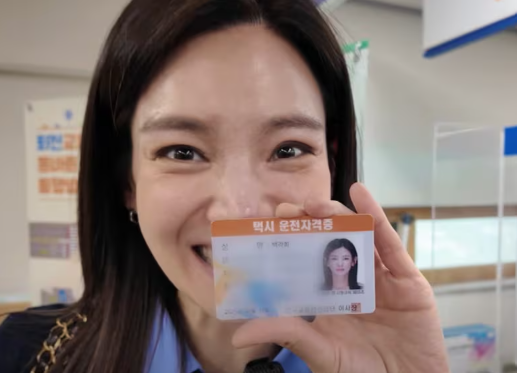 후 생활고' <b>정가은</b> 진짜 <b>택시 기사</b>됐다..회사 측 "최초 여성 <b>기사</b>"