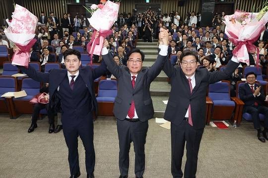 <b>국민의힘</b> 새 원내대표에 <b>송언석</b> 의원 선출…계파 갈등과... 