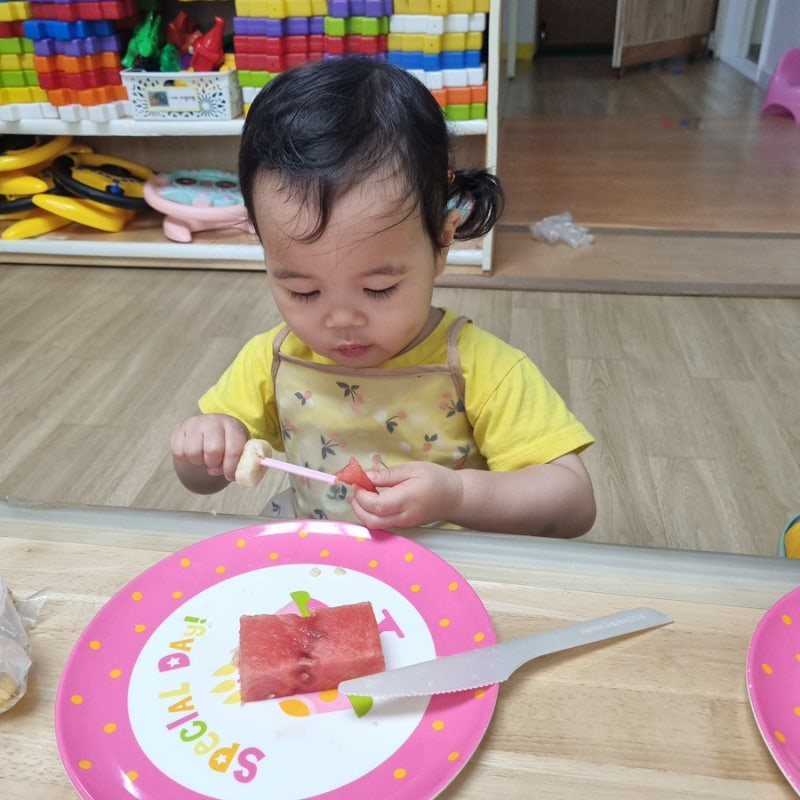 다이소 아기 앞치마 두건 세트 어린이집 준비물 사용후기