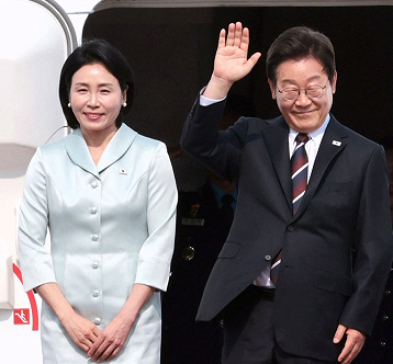 <b>이재명 대통령</b>의 <b>G7</b> 외교 데뷔... <b>대통령</b>과 첫 <b>정상회담</b>