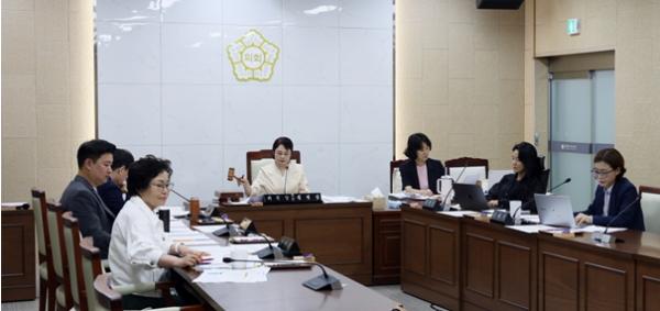 연수구의회 기획복지위원회, 제273회 정례회 조례안 등 9건 안건 심사