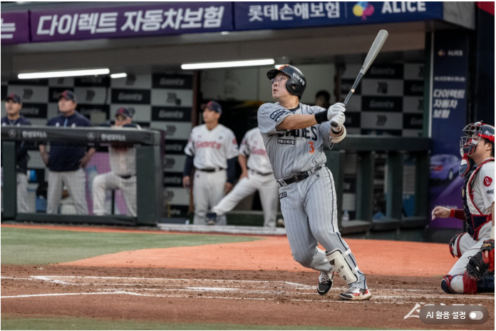 마수걸이 홈런 폭발!' <b>한화</b> 이글스 5연승 질주로 <b>선두 수성</b> 완료