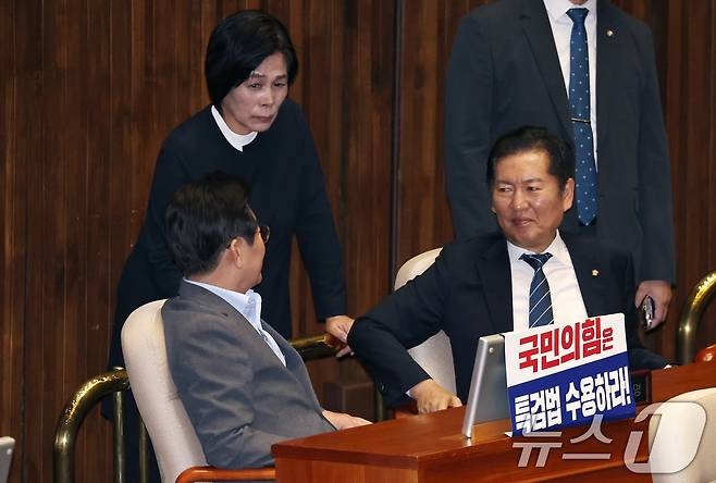 더불어<b>민주당 당대표 선거</b>, 정청래 비판에 최민희 의원이 직접... 