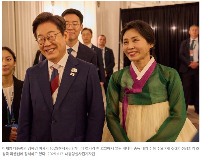 <b>여사</b>, G7서 사진요청 쇄도! 외신도 주목한 첫 <b>영부인 외교</b>... 