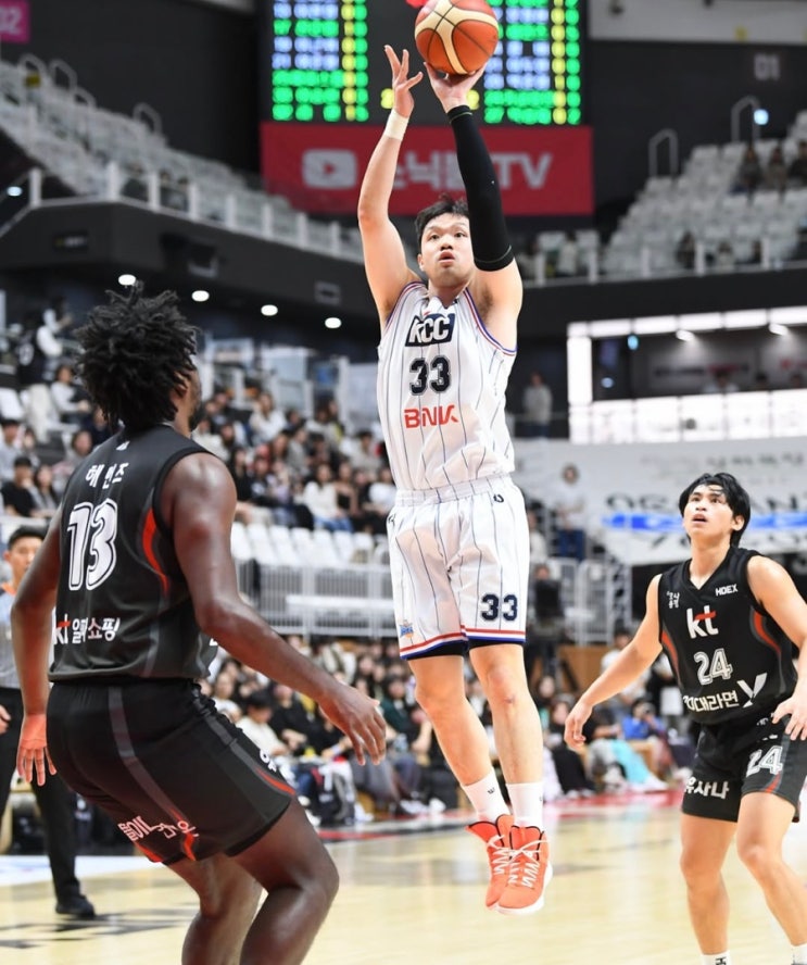 KCC 울산 <b>현대모비스</b> 2 대 1 트레이드 <b>이승현</b> 전준범 ↔ 장재석