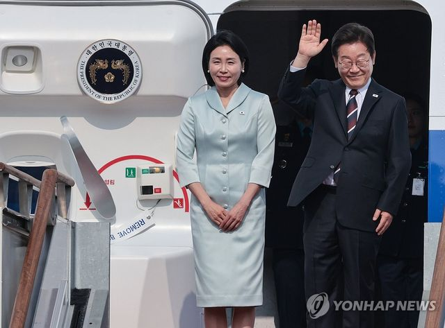  [속보] 李대통령, G7 정상회의 참석차 캐나다로 출국…김혜경 여사 함께