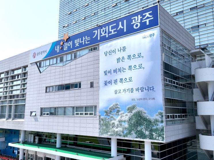  광주광역시, 버스 파업 길어지자 전세버스 42대 투입해 출퇴근길 지원... [한국철도일보]