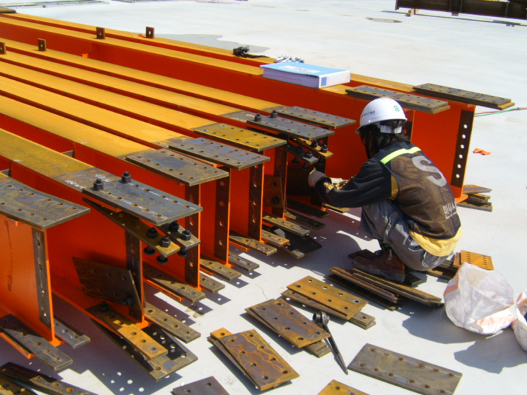 철골공사 Splice Plate(이음철판) : 구조 연결의 핵심 요소 철골공사 Splice Plate(이음철판) : 구조 연결의 핵심 요소