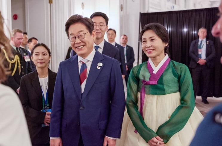 <b>김혜경 여사</b> '패션 <b>외교</b>': 한복을 통한 문화 <b>외교</b> 효과