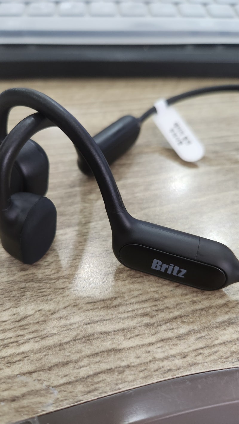 골전도 이어폰 브리츠 BE-BONE7과 BE-BONE9 성능 차이