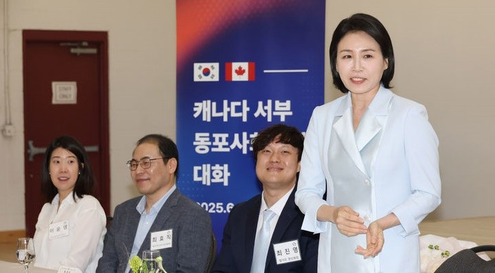 <b>김혜경 여사</b>, G7 순방 중 <b>캐나다</b> 교민들과 첫 단독 행보