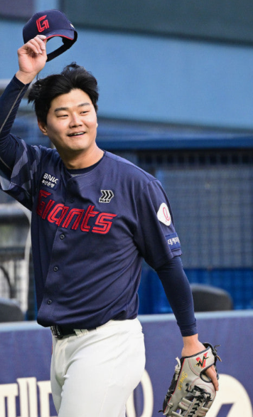 롯데자이언츠 <b>손호영</b> 선수 손가락 <b>부상</b>으로 이탈