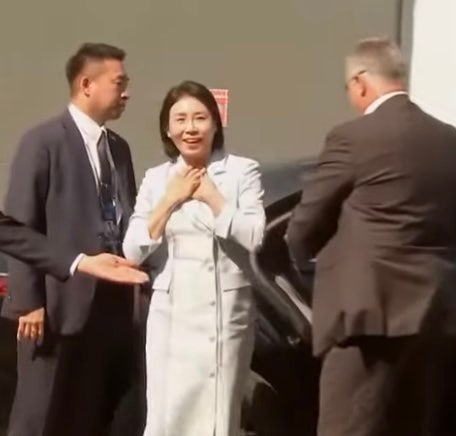 <b>김혜경 여사</b>, <b>캐나다</b>에서 첫 단독 공식행사… “교민들과 함께... 