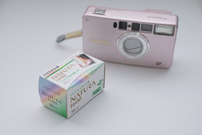 느끼는 그대로를, 느낀 그대로 찍는 필름 컴팩트 카메라|후지필름