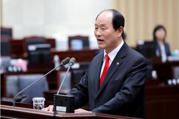 인천시의회 윤재상 의원, 15년째 방치된 마니산 유치원 주차장 문제 해결 촉구