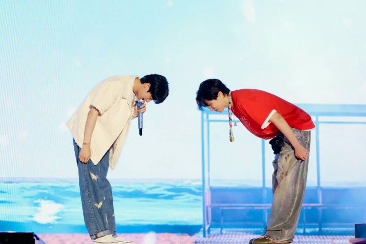 <b>진</b>, 제이홉 <b>콘서트</b> 완벽 라이브 무대 사진 공개... 전 세계 <b>팬</b>... 