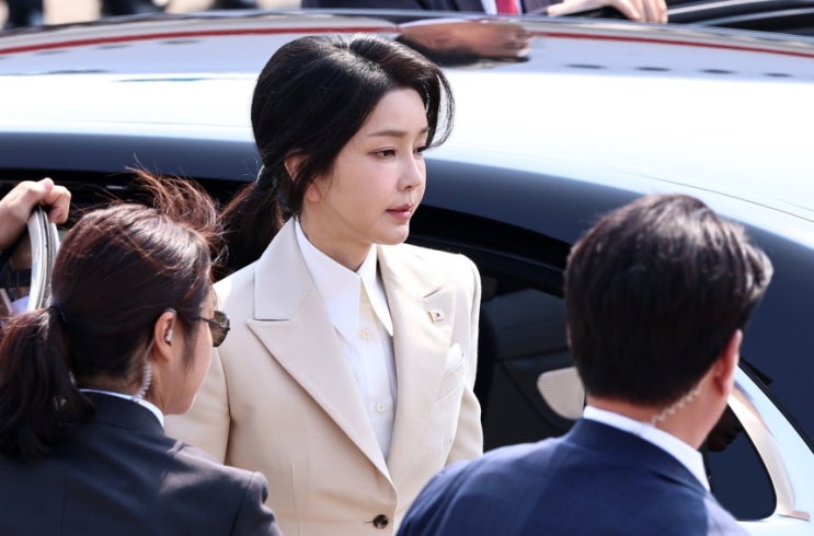 <b>김건희</b> 여사 <b>주가조작 의혹</b>, 다시 불붙은 검찰 수사와 입원 논란