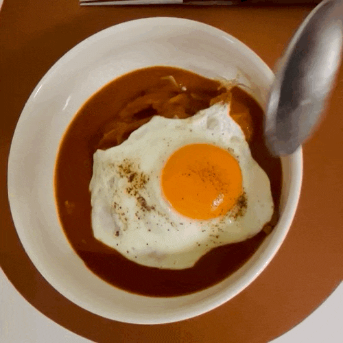  무인양품 버터치킨카레 맛있게 먹는 법｜카라멜라이징 양파+반숙계란으로 레벨업!
