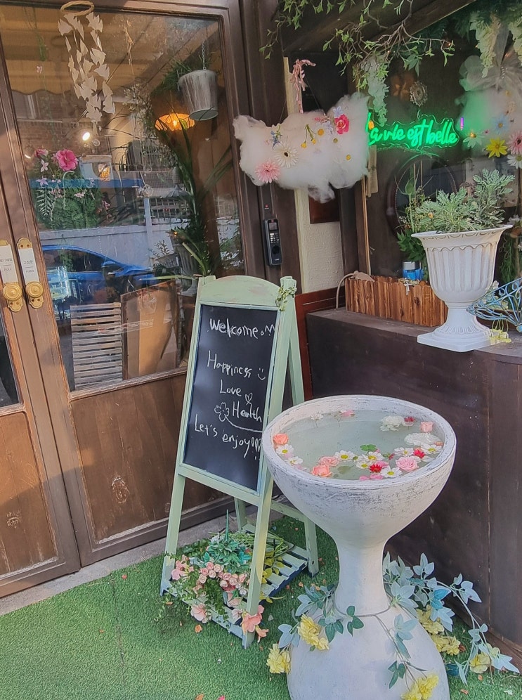 매일그대와 구미 감성카페에서 꽃 한 송이와 함께한 시간