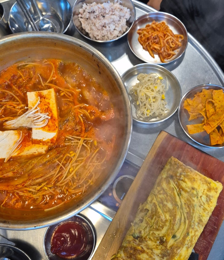  [광명사거리맛집] '영통찌개지존' 광명점 | 돼지고기 김치찌개 & 빨래판 계란말이 추천!