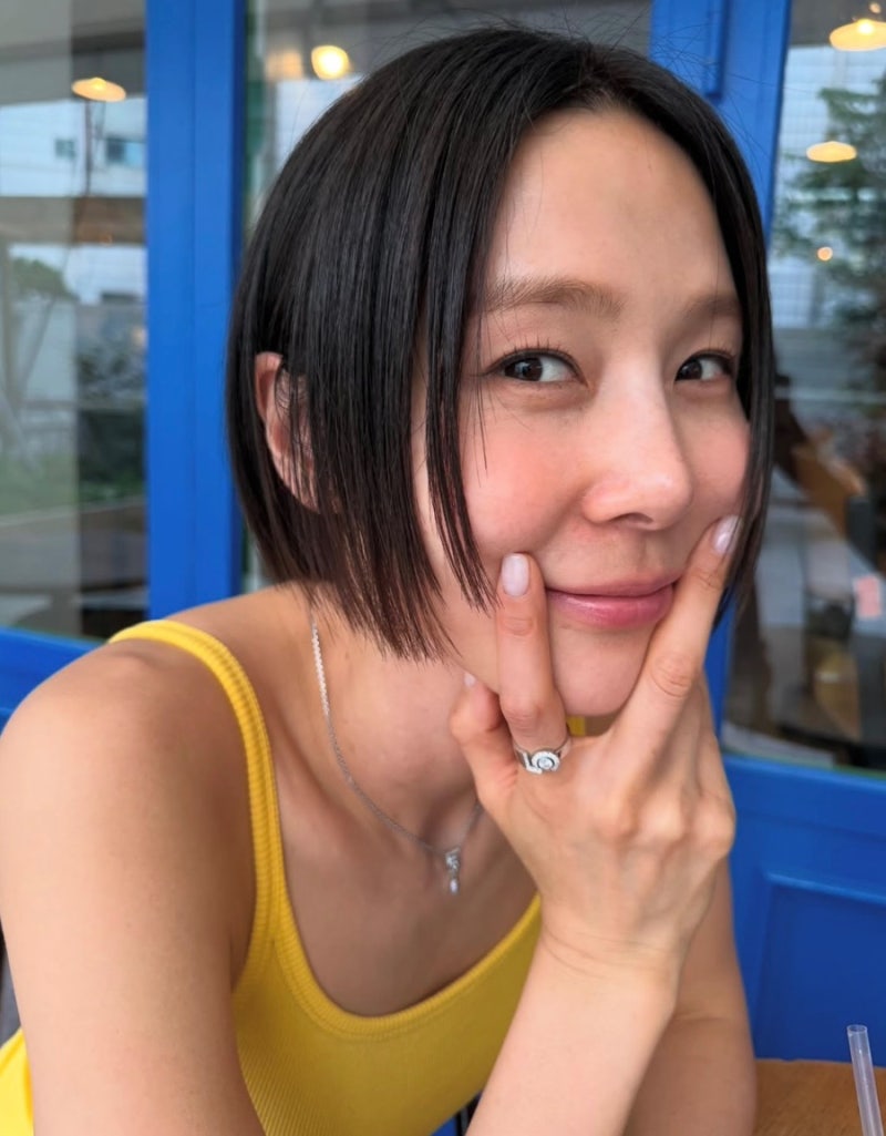 김나영 목걸이에 이어 샤넬 이너털 넘버5 반지 접수