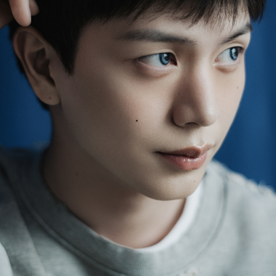 ‘올라운더’ <b>육성재</b>, 첫 미니<b>앨범</b> ‘올 어바웃 블루’ 발매... 