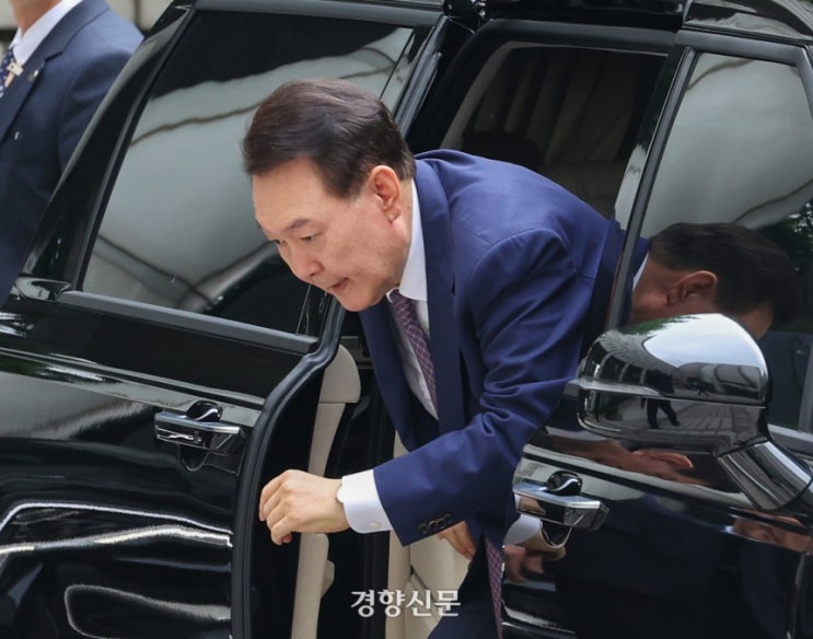 “<b>윤석열</b> 결국 안 나타나나···경찰, '<b>체포영장</b> 신청' 유력 <b>검토</b>”