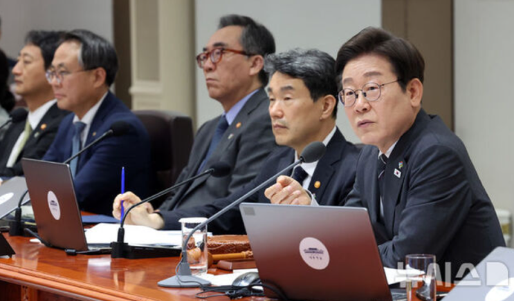 국힘, 30조 추경에 “<b>포퓰리즘</b> 정권 화려한 데뷔쇼”…野 비판... 