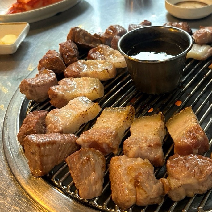  길동 흑돼지 연탄초벌로 구운 근고기 맛집, 제주탐하리 후기