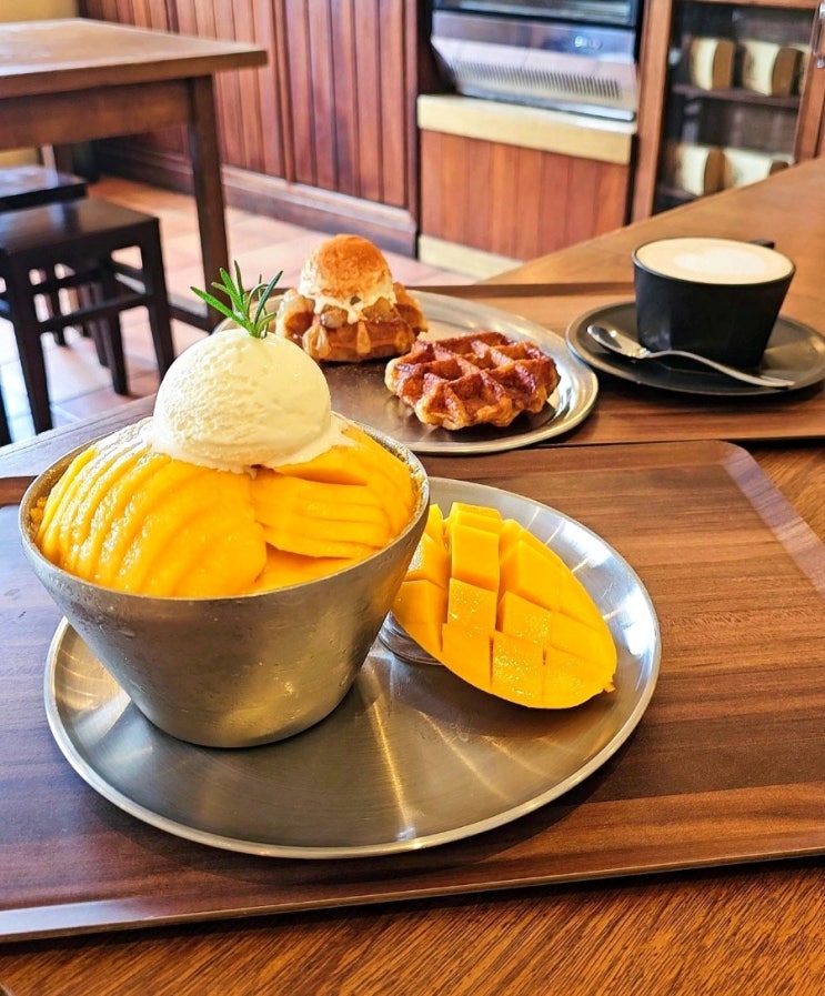 잠실빙수맛집 송리단길카페 미스틱래빗 망고빙수 와플 호텔인줄! 잠실빙수맛집 송리단길카페 미스틱래빗 망고빙수 와플 호텔인줄!