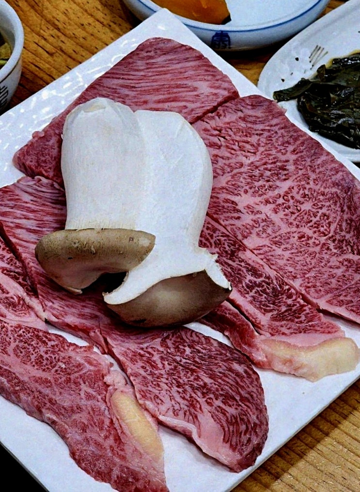  기장 아홉산숲 근처 철마소고기 맛집, 통나무집에서 즐기는 투뿔 한우 철마한우 미동암소정