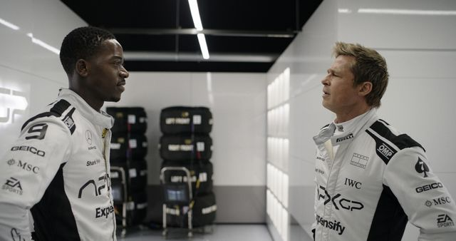 레이싱카에 탄듯 짜릿한 속도감…브래드 피트 주연 'F1'