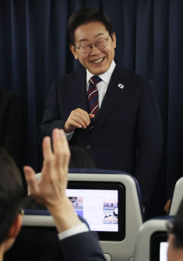  참모는 코피 쏟았는데..."이재명 대통령, 피로를 호소하지 않아"